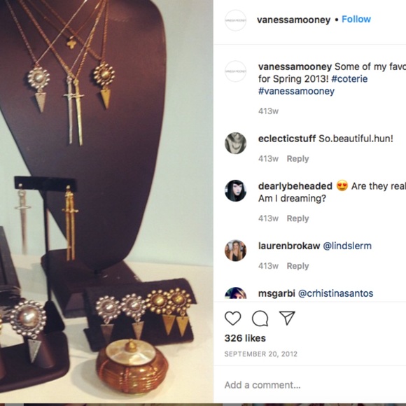 Vanessa Mooney sonnet of the sword gold dagger earrings - Picture 3 of 4